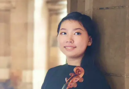 ピアノ講師ティファニーのポートレート写真