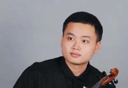 ピアノ講師ヴィンセントのポートレート写真